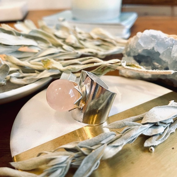 Rose Quartz Sphere Ring ♡ - Picture 2 of 4